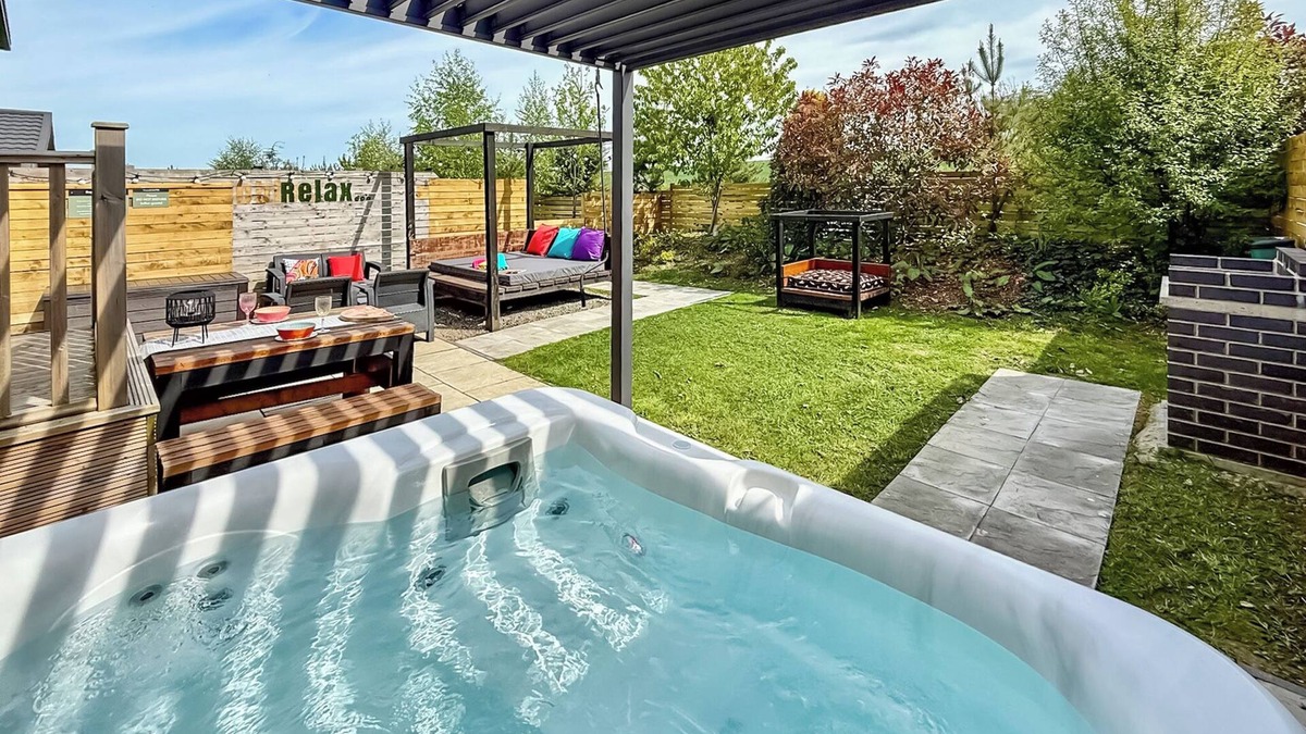Raywell Ski Chalet | Twilight Spa (Pet Garden)