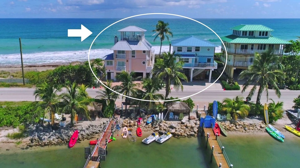 Stuart House | Twin Beaches: 2 houses ON the ocean/ON the river +Private Docks,Hot Tubs & More!