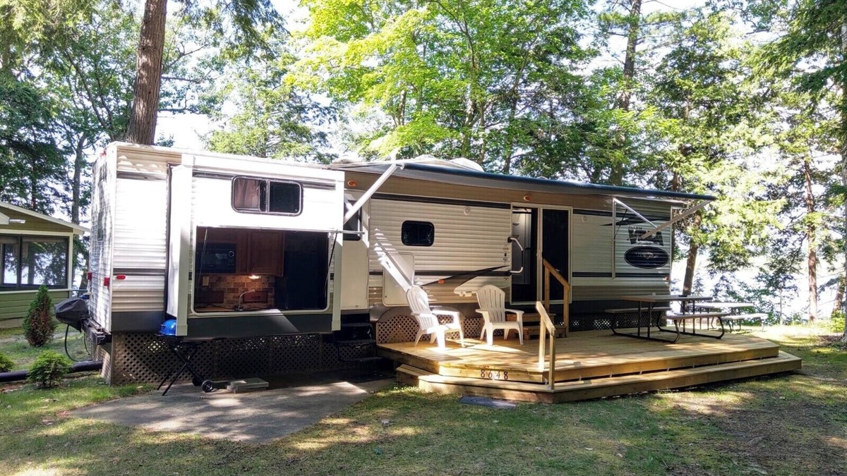 Honor House | Twin Birch Resort - The Loon on the Lake - Lakefront with Dock, Kayak, and Rowboat!