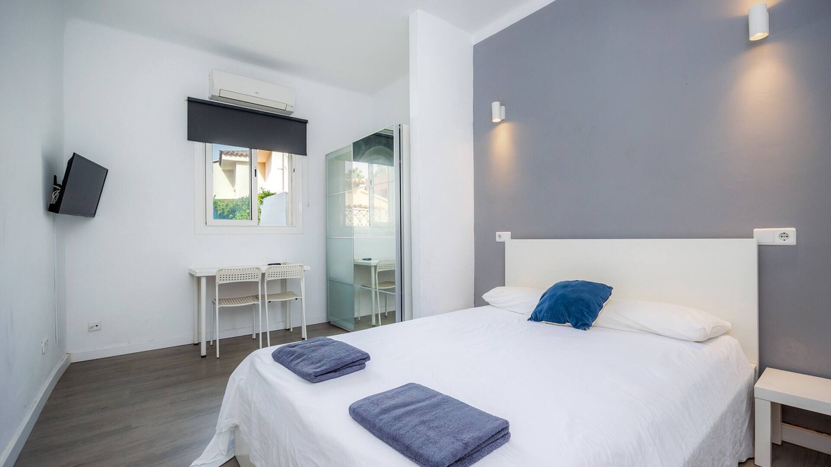 Can Pastilla Apartment | Twin/double room Nº3' with Shared Terrace, Wi-Fi and Air Conditioning