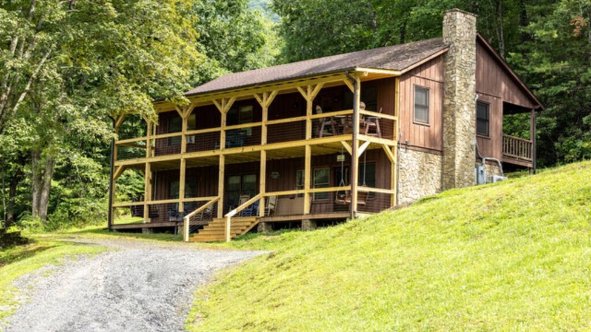 Springmaid Mountain Cabin | Twin Falls Cabin Top & Bottom Combined