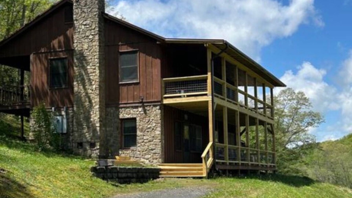Springmaid Mountain Cabin | Twin Falls Cabin Top & Bottom Combined