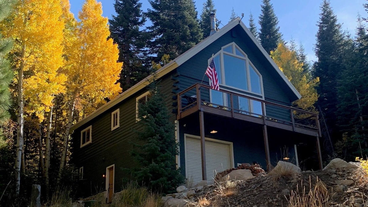 Bridgeport House | Twin Lakes Hideaway- Explore twin lakes fishing, hiking, kayaking and much more!