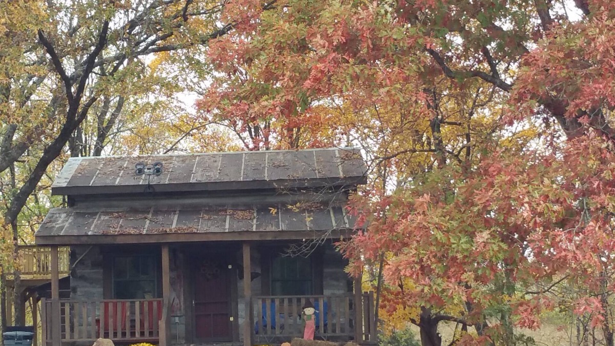 Hardin County Cabin | Twin Oaks Antique Cabin by Garden of the Gods in the Shawnee National Forest