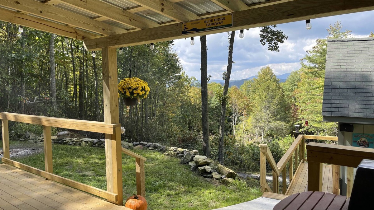 Altamont Cabin | Twin Oaks at Linville, Private, Newly remodeled!