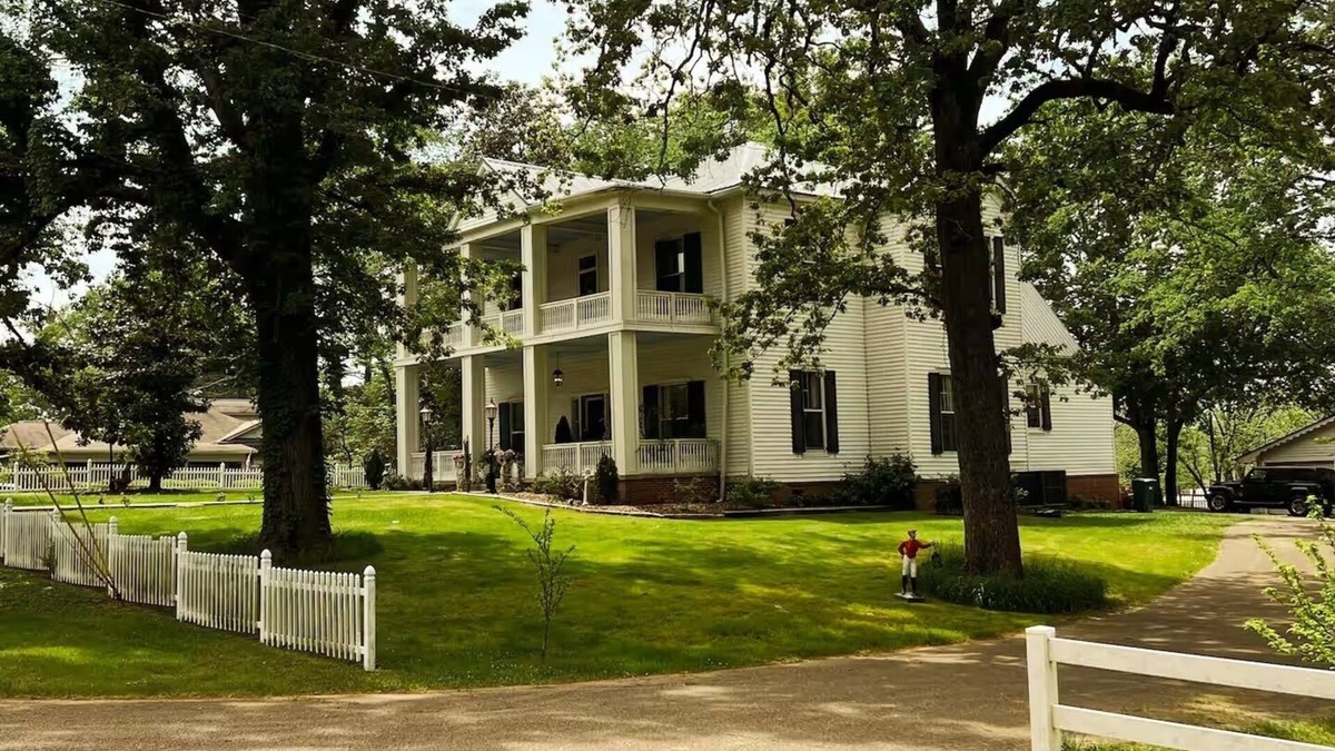 Verona House | Twin Oaks- Historical Home