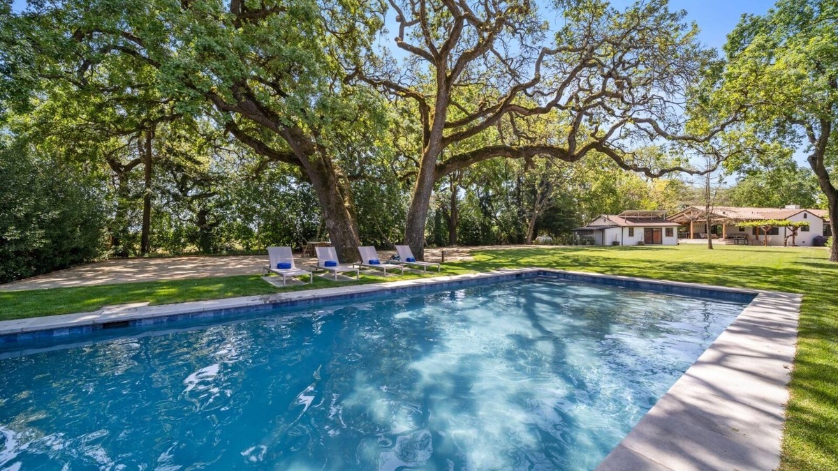 Sonoma House | Twin Oaks Pool, Garden, Terrace, Bocce & Hot tub