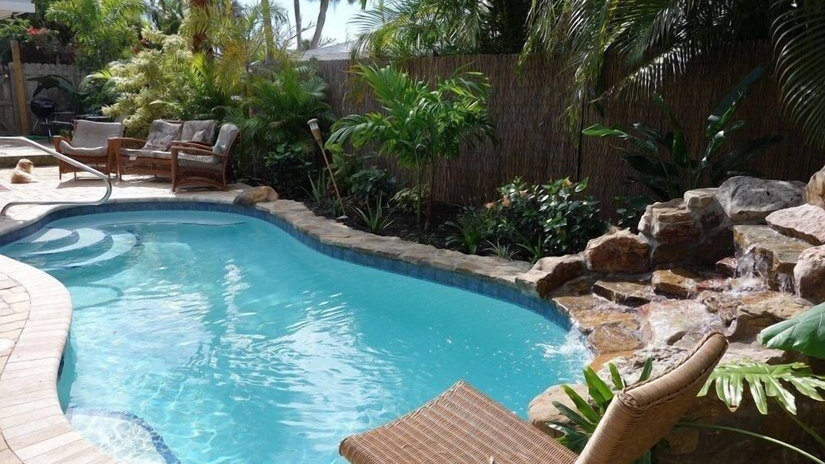 Holmes Beach House | Twin Palms: Big House Close to Beach, Heated Lagoon Pool, Infant/Pet friendly