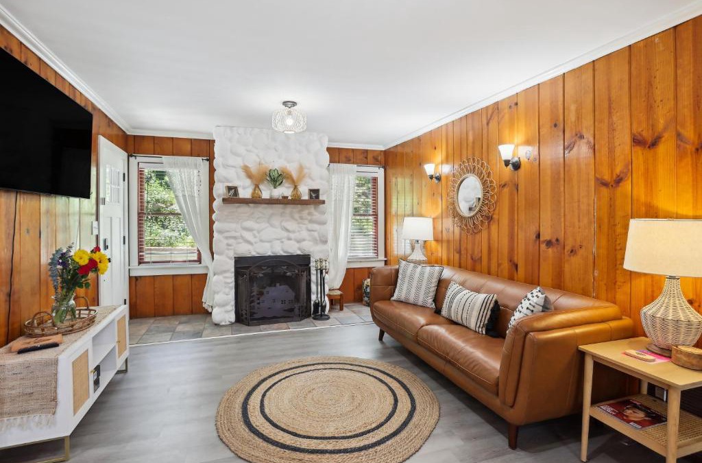 Twin Peaks House | Twin Peaks Vacation Rental with Hot Tub!