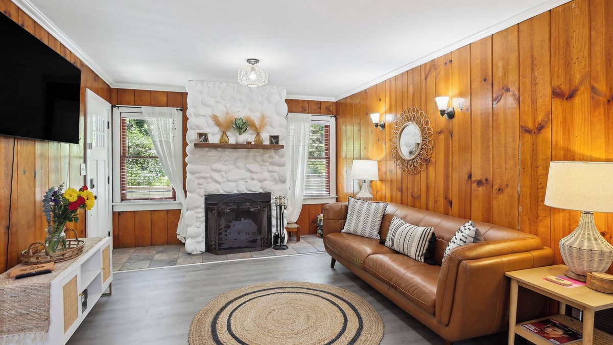 Twin Peaks Cabin | Twin Peaks Vacation Rental with Hot Tub!