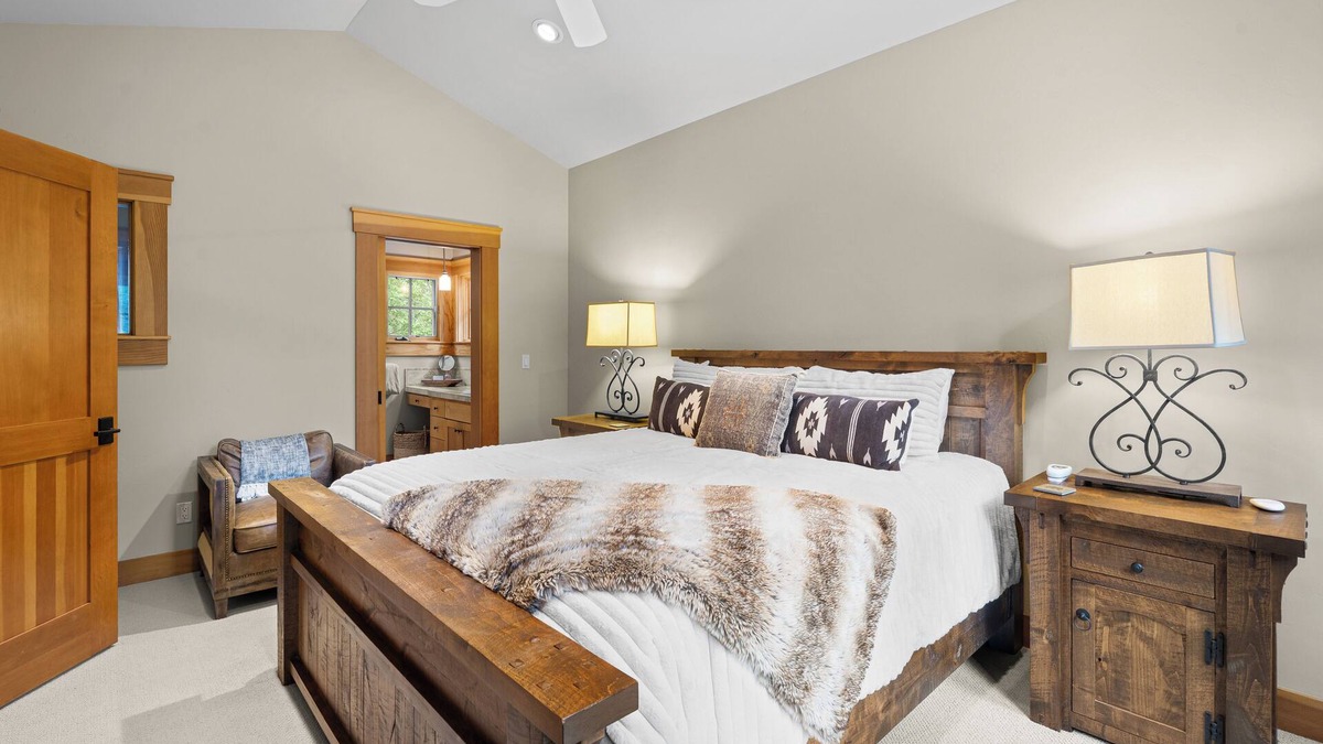 Ponderosa Palisades House | Twin Pine Retreat | Firepit, Garage & Hot Tub