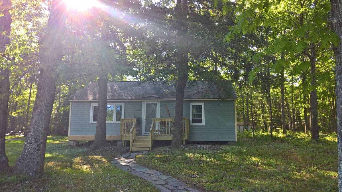 White Haven Cottage | Twin Pines Cottage, a cozy and relaxed vaction awaits