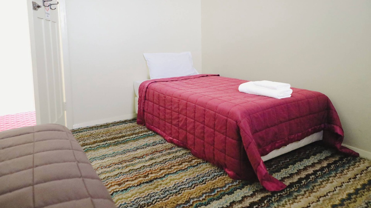 Capertee Hotel | Twin Room With Shared Bathroom