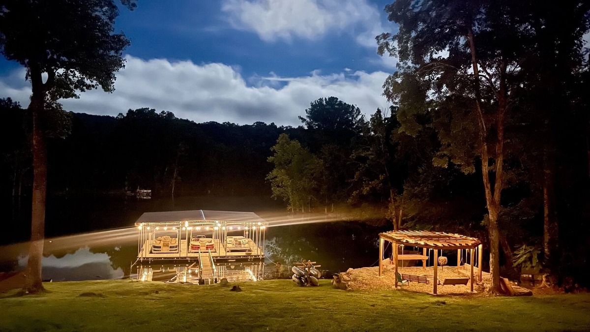 La Follette Resort | “Twin Timbers” 11 bdrm,sleeps 38! hotubs, docks, 3 firepits, sxs, optional boats