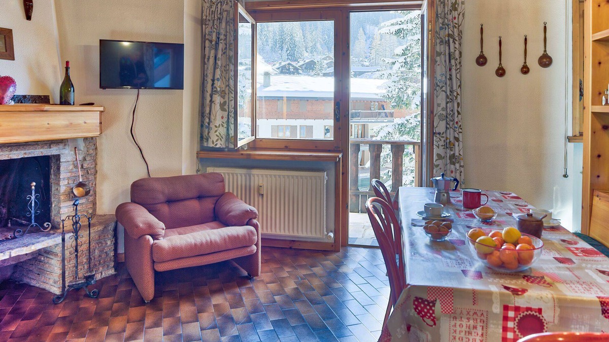 Champoluc Apartment | Twins Champoluc - a few minutes on foot from the ski resort, for 5 people, in town centre