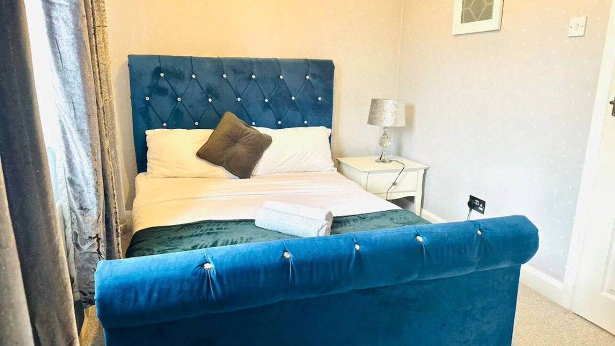 Rochester House | Twist of Tranquility in Rochester