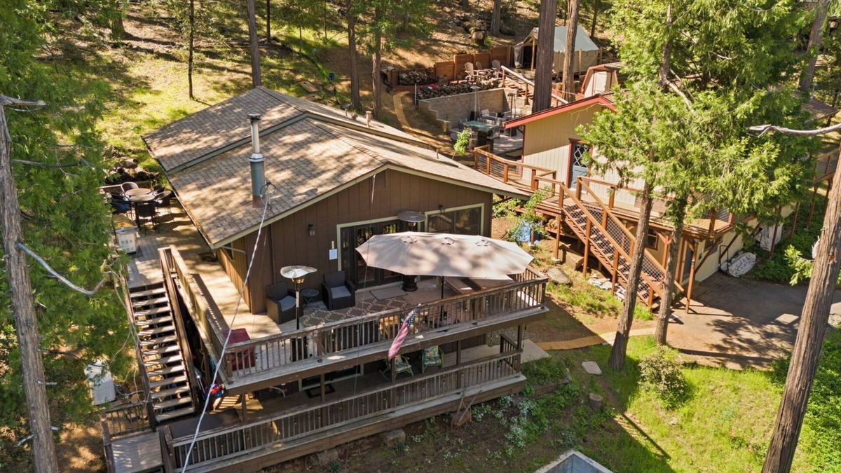 Twain Harte Cabin | Two adjacent Summer Cabins w/hot tub and glamping - sleeps 20
