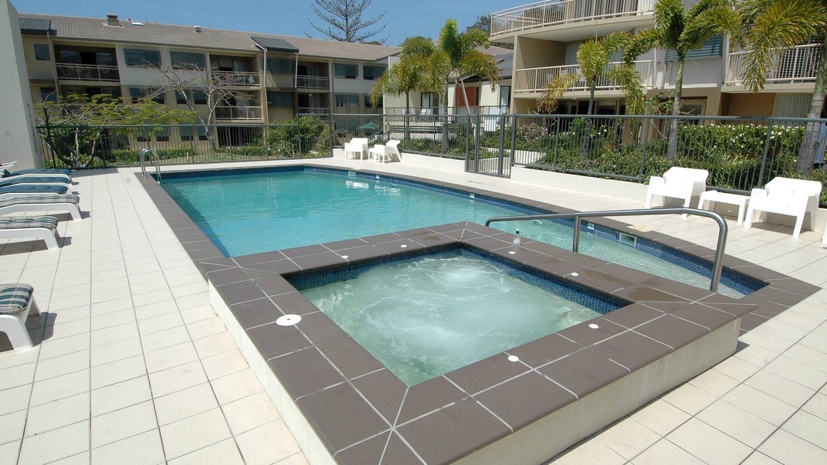 Burleigh Heads Apartment | Two Bed Apartment in the heart of Burleigh Heads