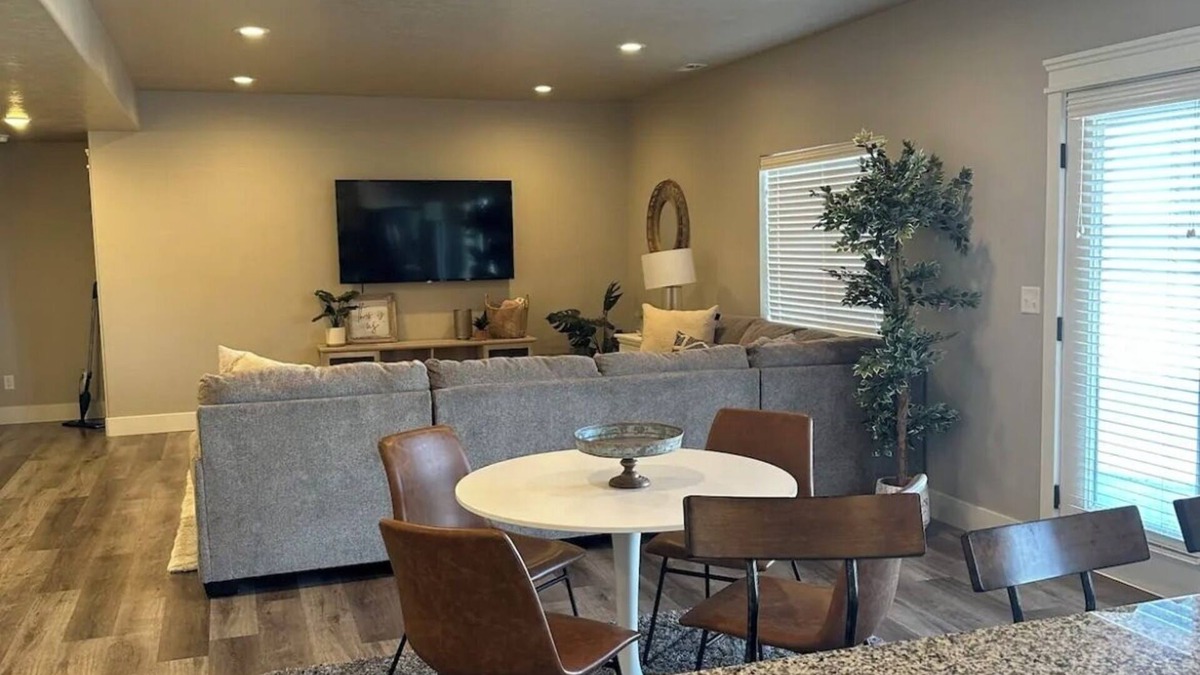 Saratoga Springs Apartment | Two bed basement apartment. AC, pool, spa and fitness access, theater room, WiFi