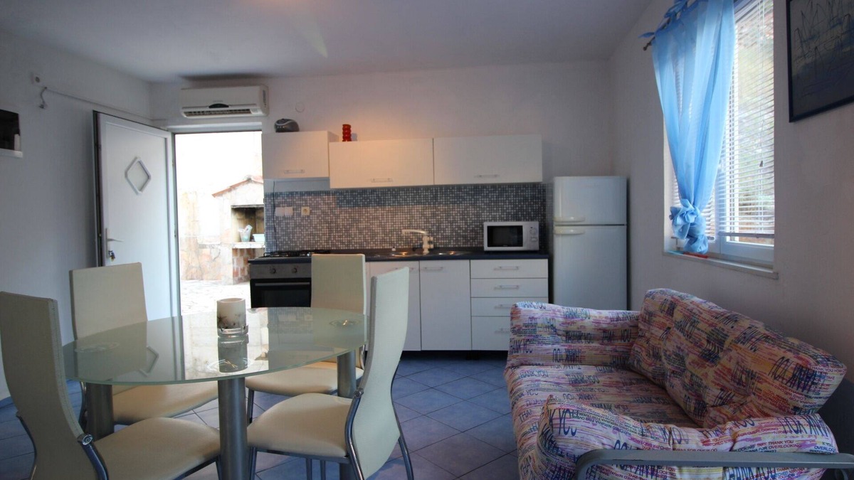 Zastrazisce Apartment | Two bedroom apartment with balcony and sea view Cove Vela Stiniva, Hvar (A-17075-a)