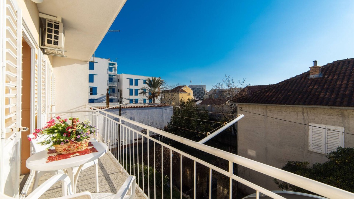Donja luka Apartment | Two bedroom apartment with balcony and sea view Makarska (A-15375-a)