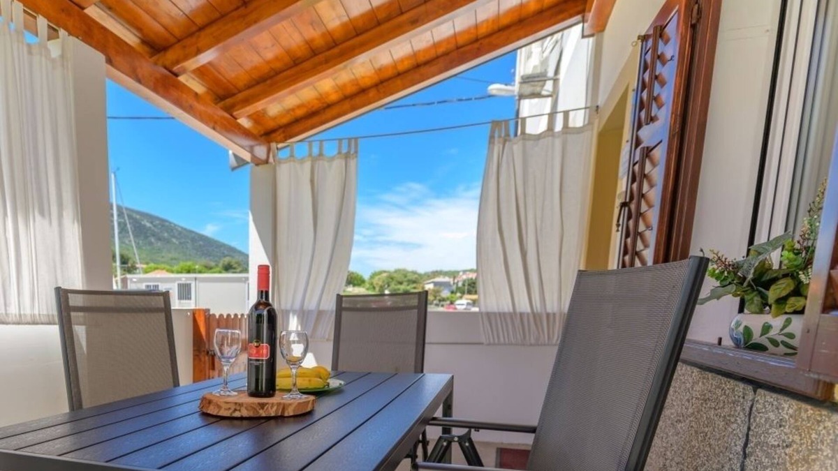 Nerezine Apartment | Two bedroom apartment near beach Nerezine, Lošinj (A-7963-a)