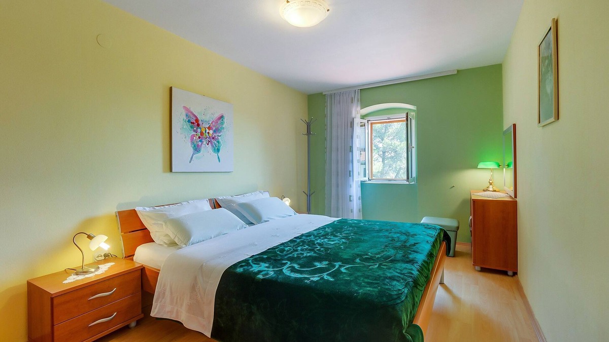 Nerezine Apartment | Two bedroom apartment with terrace Nerezine, Lošinj (A-8049-a)