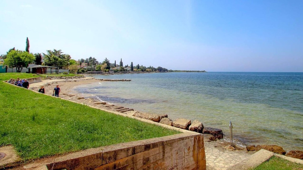 Dajla Apartment | Two bedroom apartment near beach Dajla, Novigrad (A-21235-b)