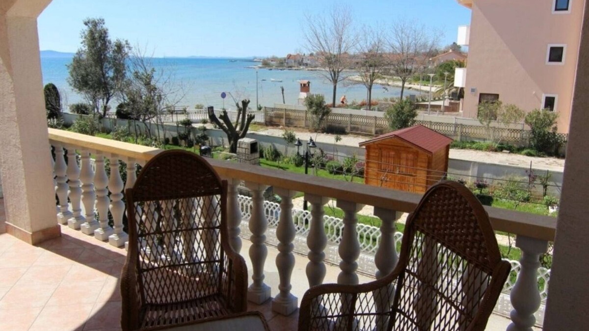 Privlaka Apartment | Two bedroom apartment near beach Privlaka, Zadar (A-22380-a)