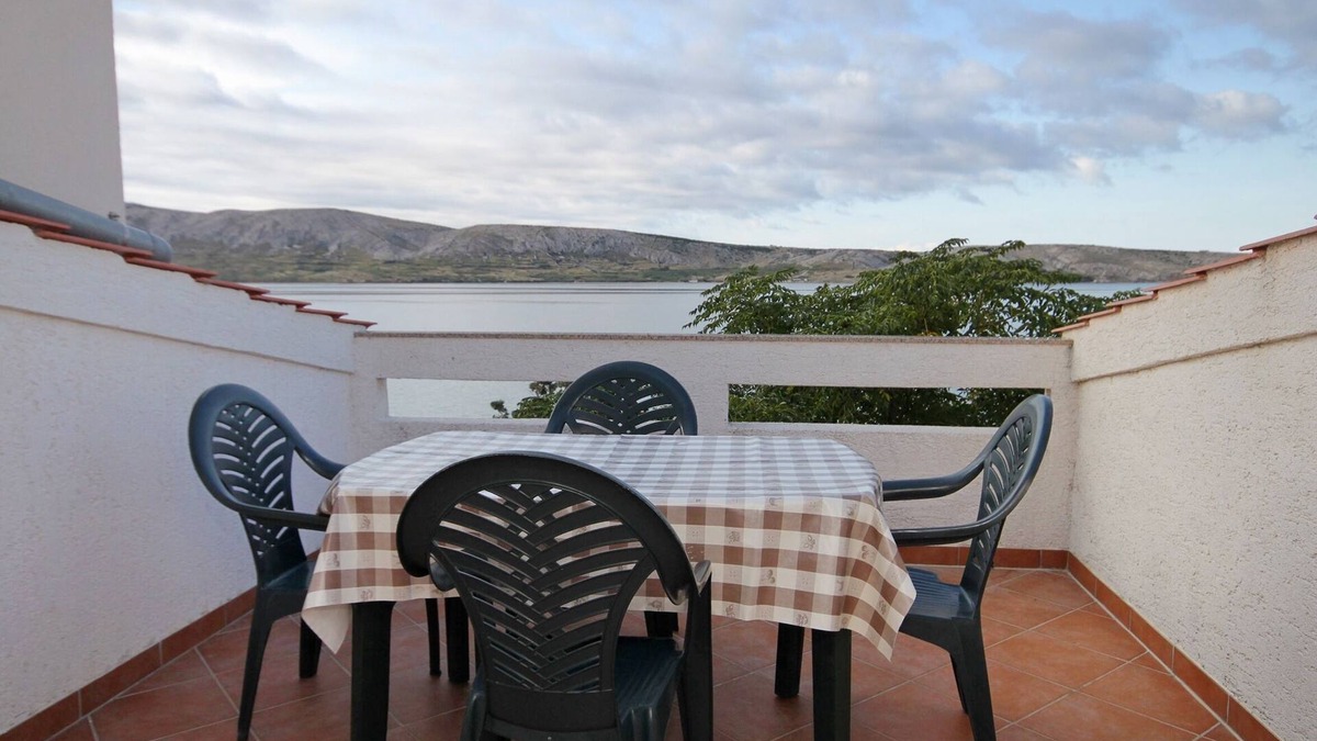 Kustici Apartment | Two bedroom apartment near beach Kustići, Pag (A-6376-f)