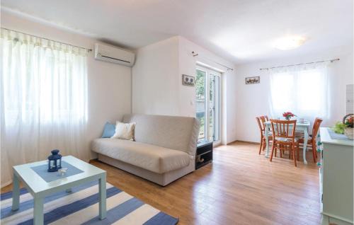 Barbariga Apartment | Two-Bedroom Apartment In Betiga