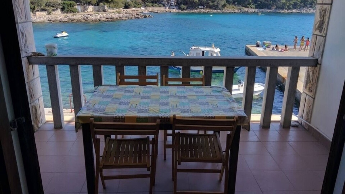 Prizba Apartment | Two bedroom apartment near beach Prižba, Korčula (A-14385-b)
