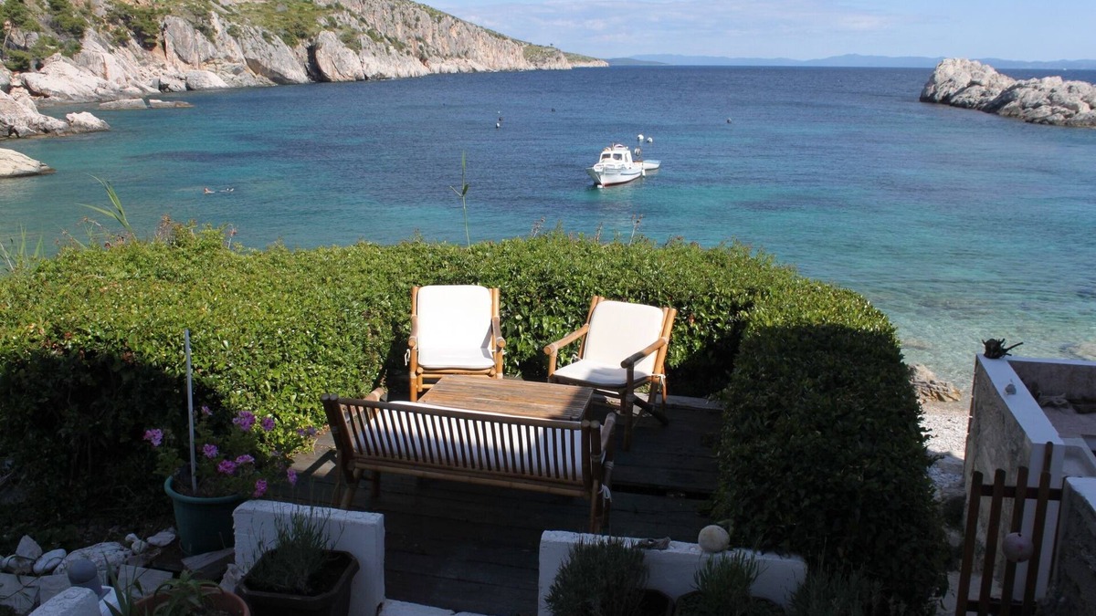 Zarace Apartment | Two bedroom apartment near beach Cove Zaraće, Hvar (A-8781-c)