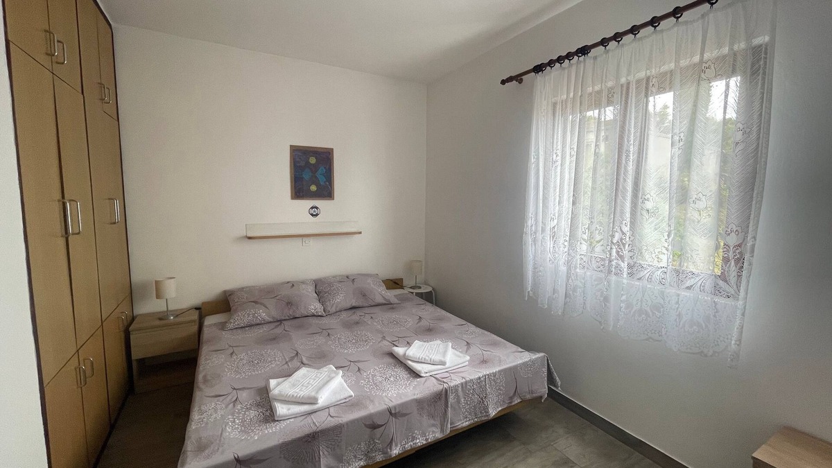 Municipality of Kali Apartment | Two bedroom apartment near beach Kali, Ugljan (A-345-b)
