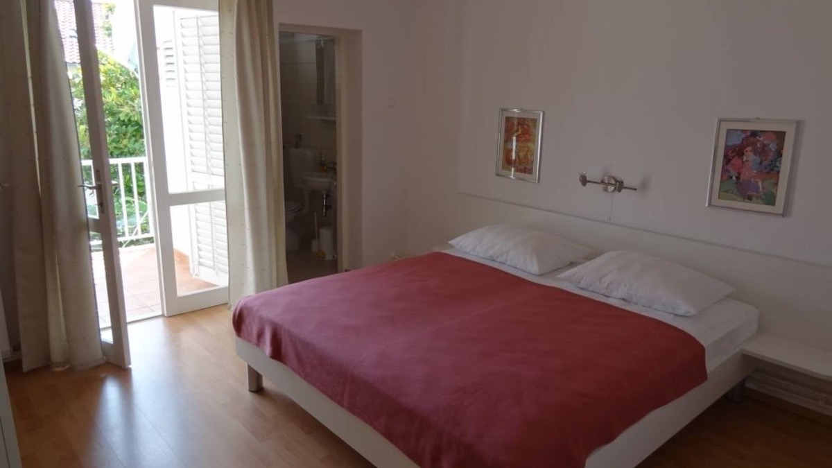 Banjol Apartment | Two bedroom apartment with terrace and sea view Rab (A-16359-a)