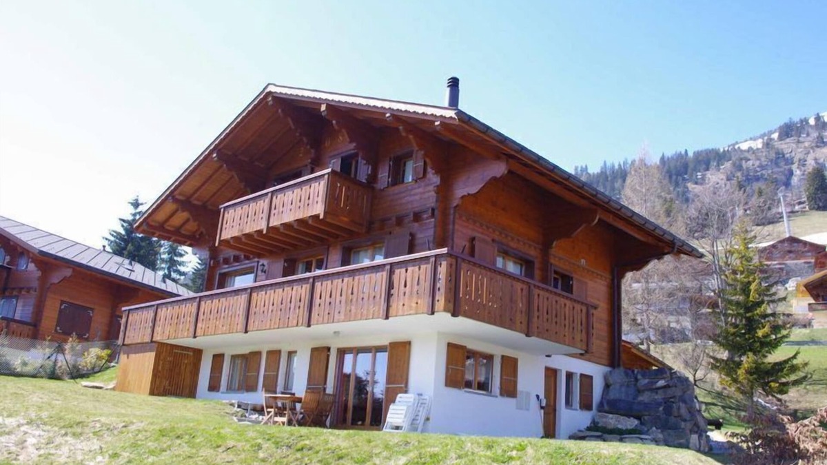 Leysin Apartment | Two-bedroom apartment with private entrance and private garden