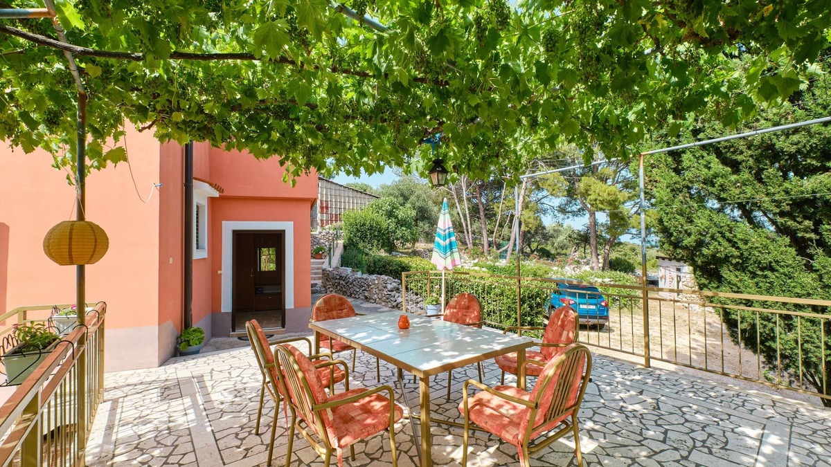 Cunski Apartment | Two bedroom apartment with terrace Ćunski, Lošinj (A-7867-b)