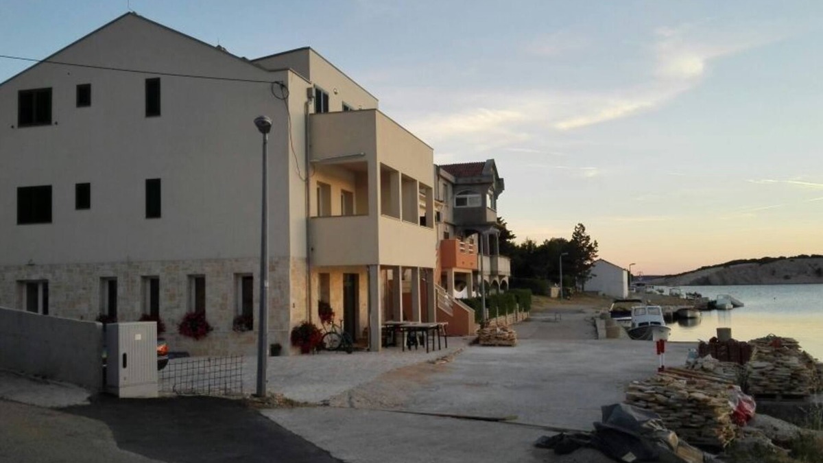 Simuni Apartment | Two bedroom apartment with balcony and sea view Šimuni, Pag (A-18386-a)