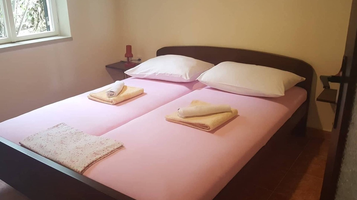 Valun Apartment | Two bedroom apartment with terrace and sea view Valun, Cres (A-386-a)