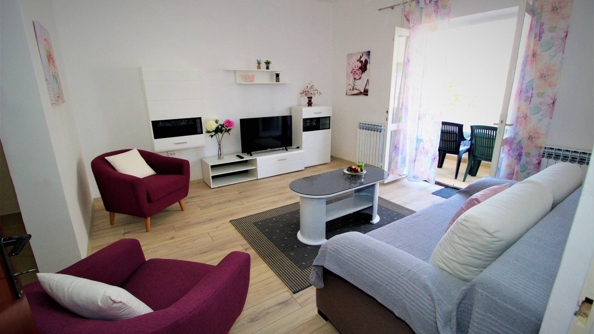 Pag Apartment | Two bedroom apartment with balcony and sea view Pag (A-13060-c)