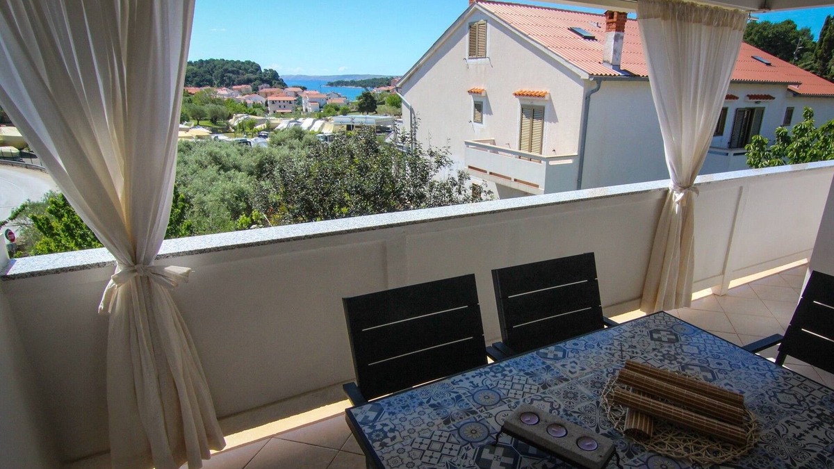 Palit Apartment | Two bedroom apartment with terrace and sea view Palit, Rab (A-4971-c)