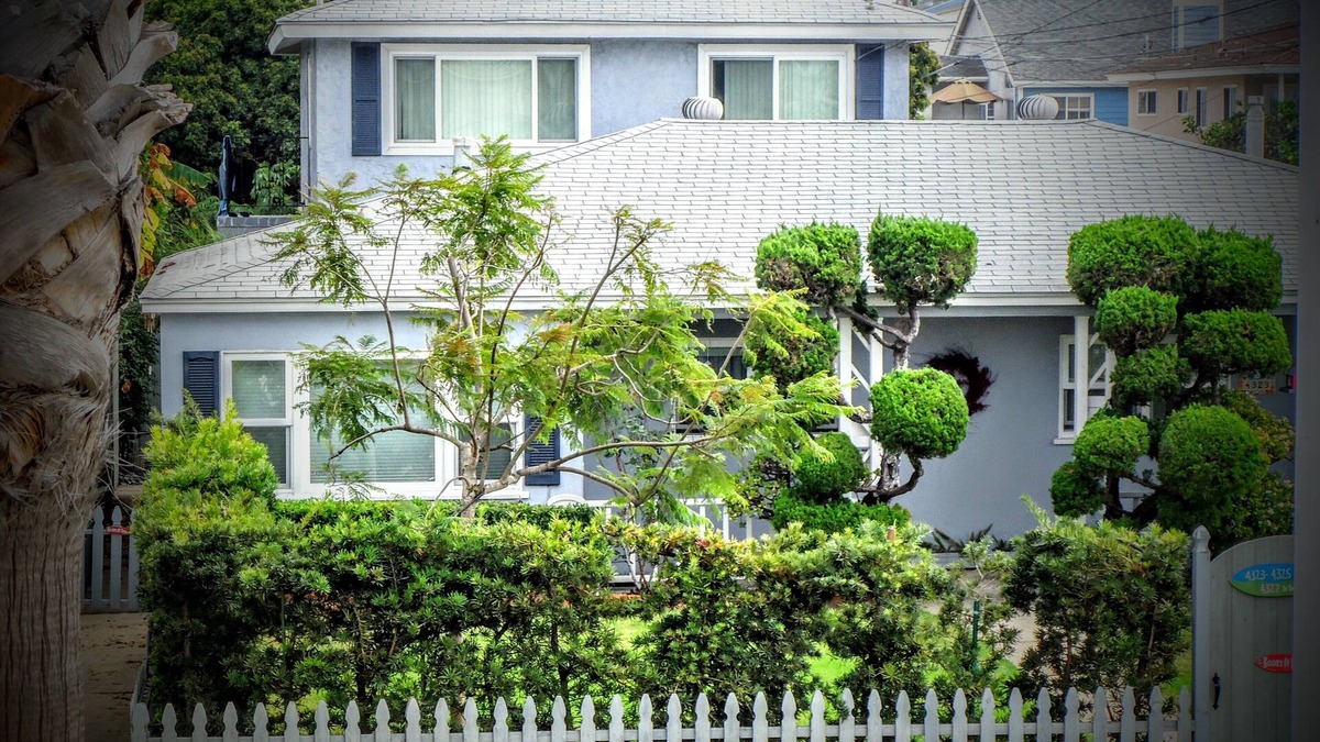 Crown Point Cottage | Two bedroom beach cottage in PB with AC. Parking, patio, garage. Walk to beach.