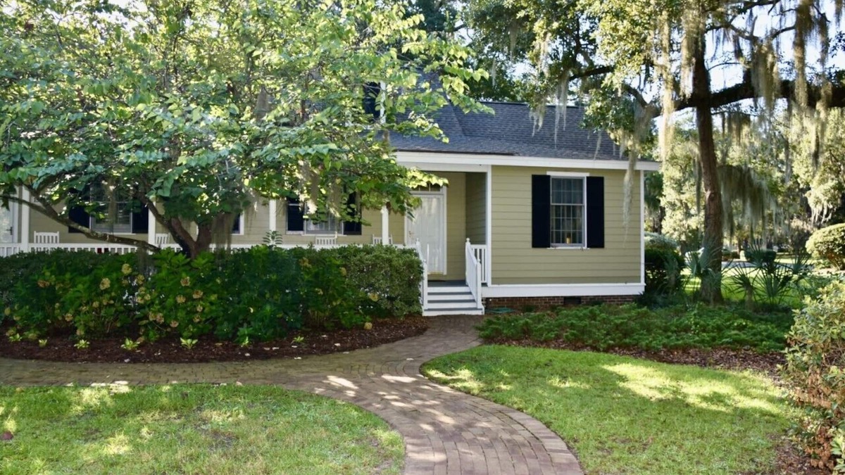 Murrells Inlet House | Two-Bedroom Cottage Located within the Historic Wachesaw Plantation