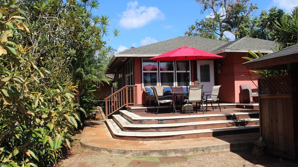 Haleiwa House | Two-Bedroom Cottage in the heart of historic Haleiwa town!