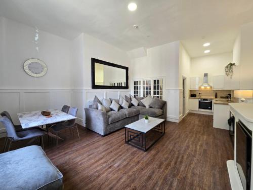 Butetown Apartment | Two bedroom flat in Cardiff Bay with roof terrace