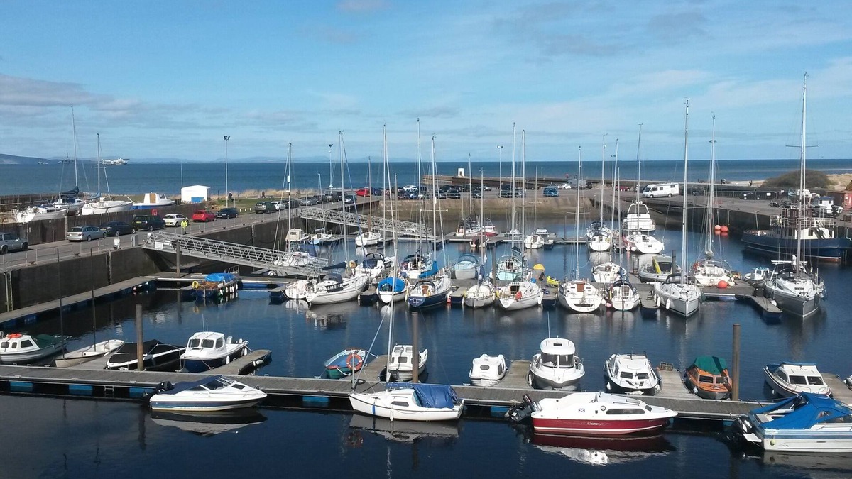 Nairn Apartment | Two-bedroom flat overlooking Nairn Harbour, close to facilities