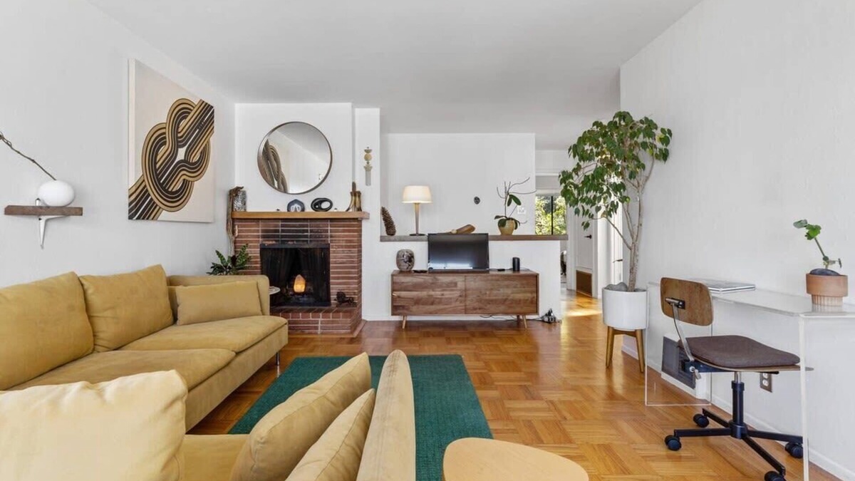 Excelsior House | Two Bedroom Home Near the Freeway for Easy Access