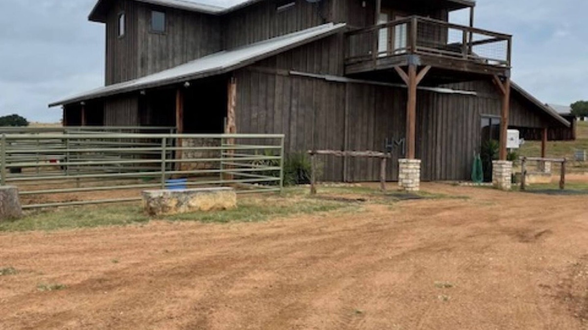 Llano County House | Two Bedroom/Kichenette Barndominium in Texas Hill Country