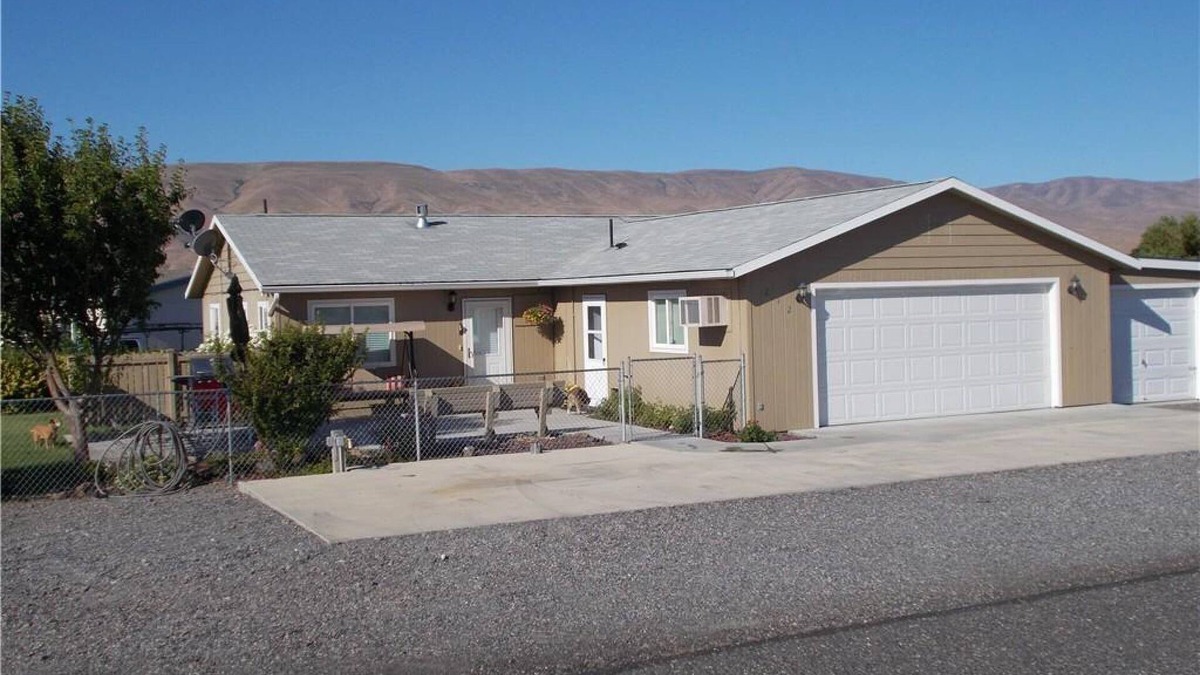 Desert Aire House | Two bedroom, three bathroom fenced yard. Game room with hide a bed. Pet friendly