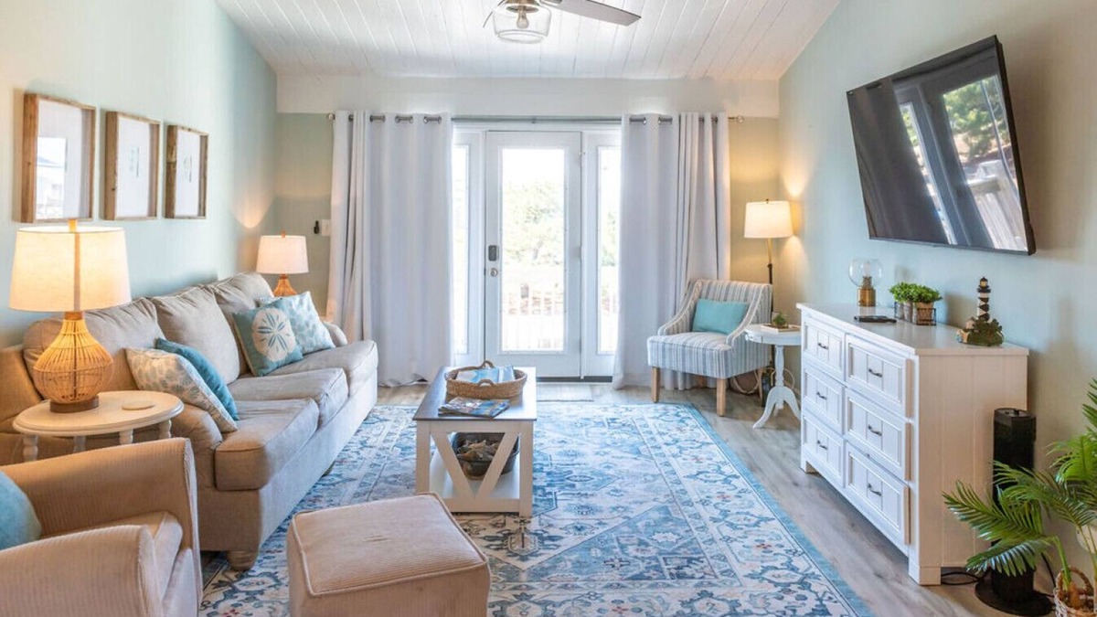 Island Quay House | Two Bedroom Townhome Steps From the Beach!
